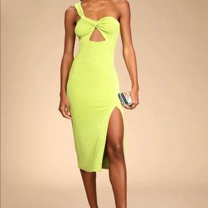 Lime Green Lulus Midi Dress. Never worn (tags still attached) Size Medium